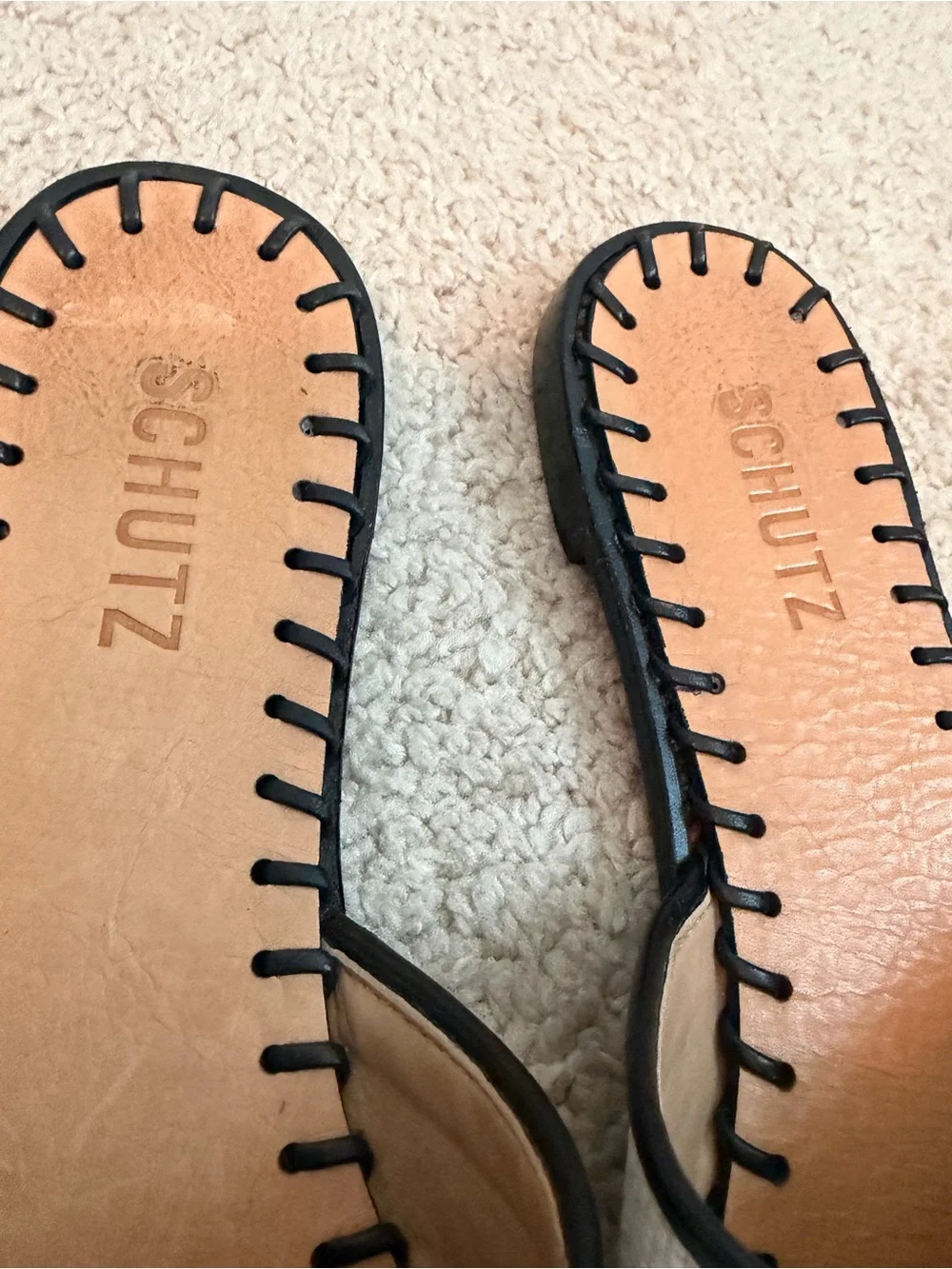 Schutz Alita‎ Flat Sandals Nude Black Women’s Size 6B Strappy Minimalist Leather